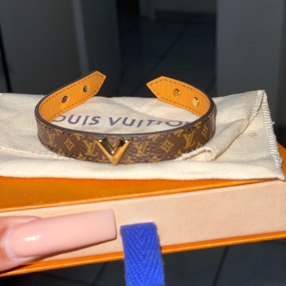 New LV Bracelet